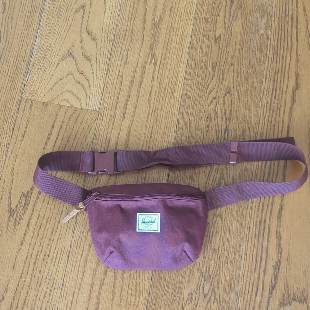 NWOT Herschel 14 Hip pack